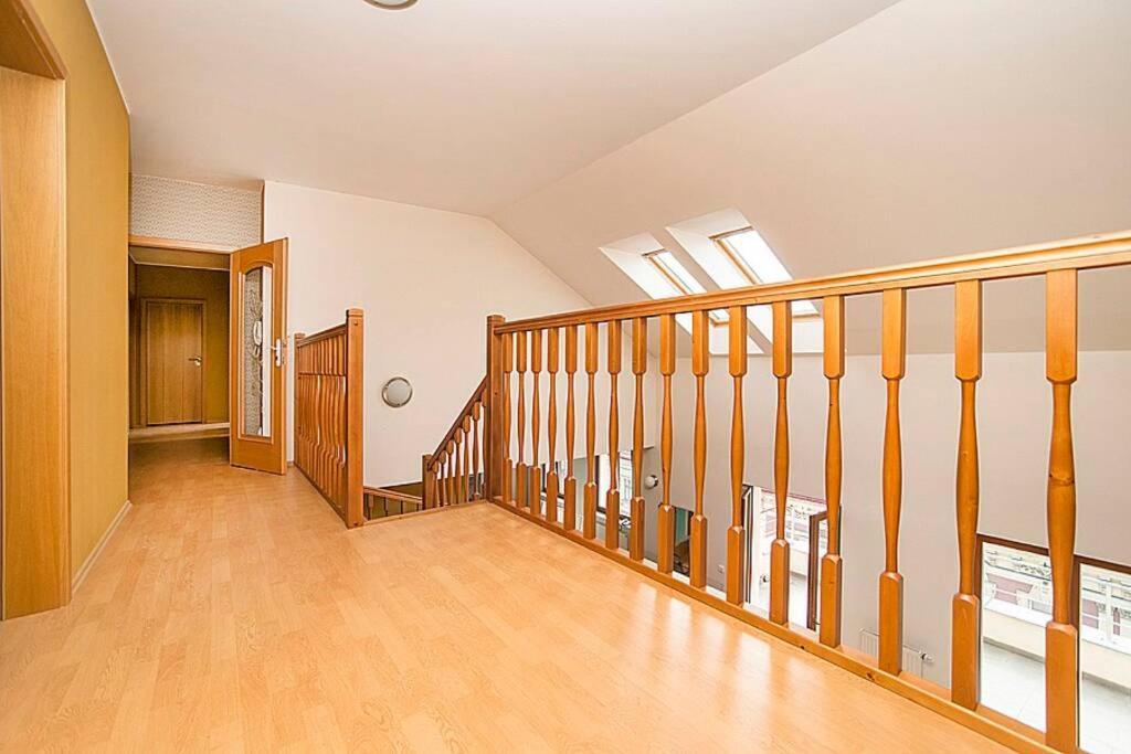 Great Terrace In Big, Flat Appartement Praag